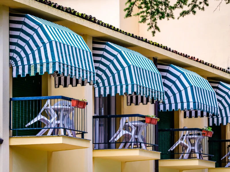 cappottine-personalizzate-per-finestre-e-vetrine-a-monza-brianza