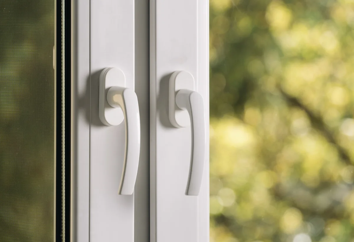 finestre-in-pvc-a-effetto-legno-isolanti-a-como
