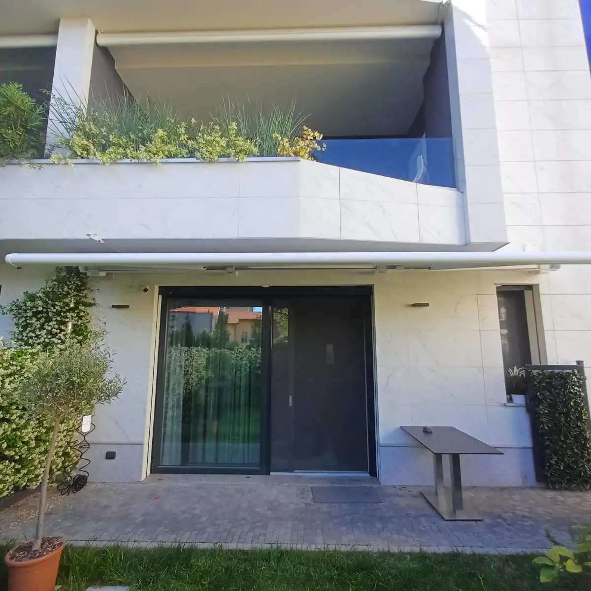 installazione-tende-da-sole-markilux-casa-privata-5