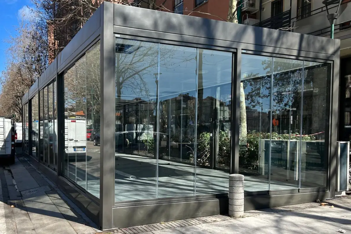 tendasystem-pergola-con-vetrate-per-ristoranti-a-monza